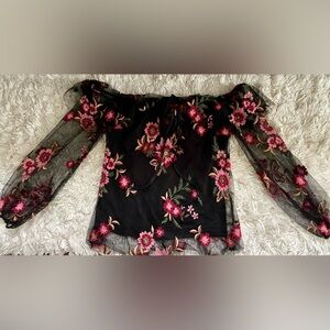 SUPPLY & DEMAND beautiful black & floral print top. Size XS